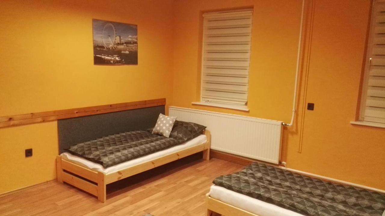 Collingo Belvarosi Szallas Apartment Kazincbarcika Exterior photo