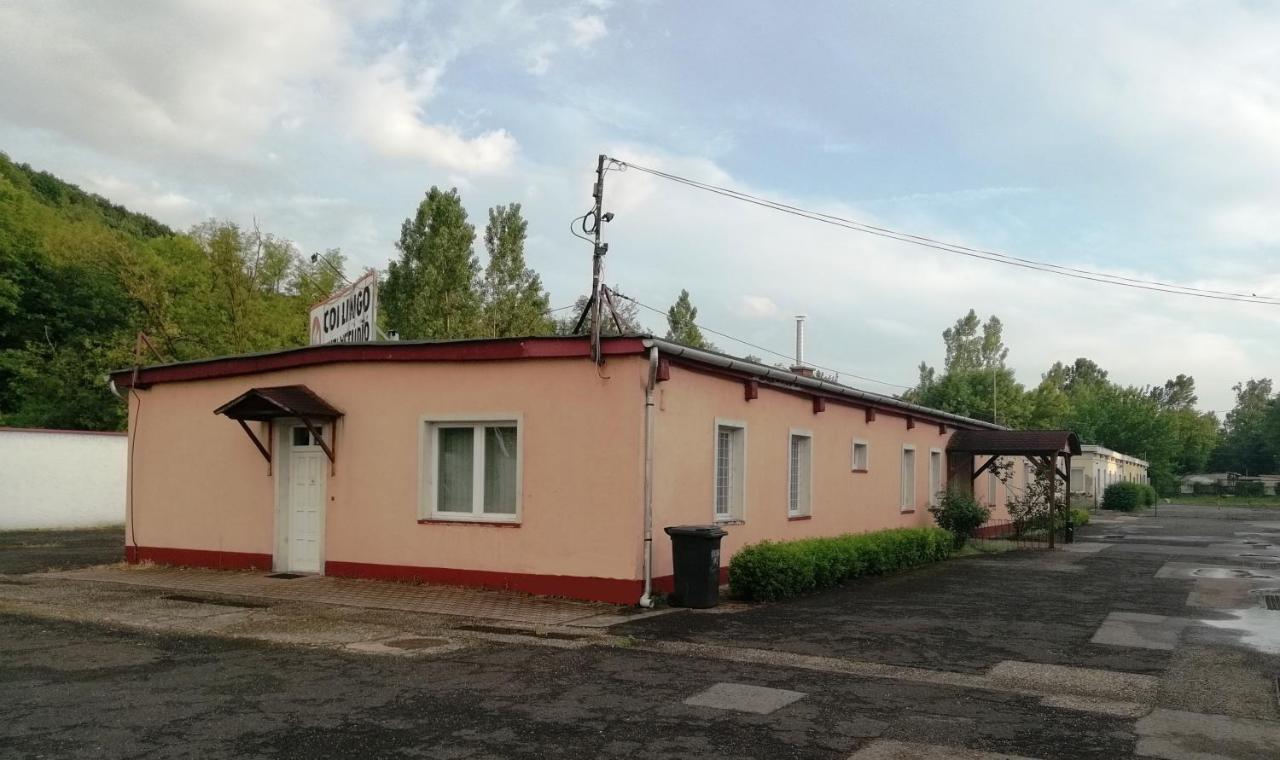 Collingo Belvarosi Szallas Apartment Kazincbarcika Exterior photo
