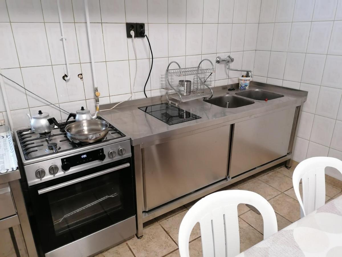 Collingo Belvarosi Szallas Apartment Kazincbarcika Exterior photo